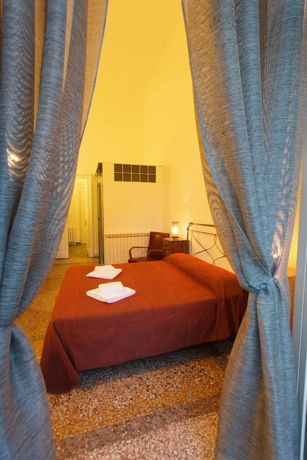 Mr Frills Hotel Roma Exterior foto